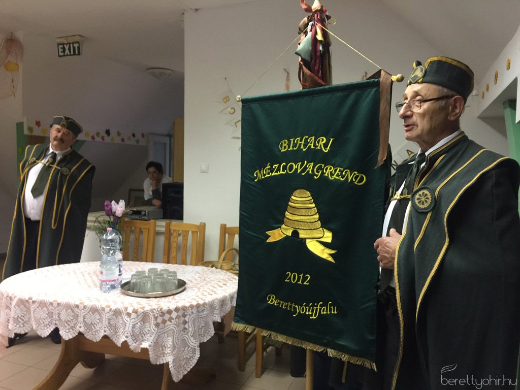 A Fényes-házban járt a Bihari Mézlovagrend 07